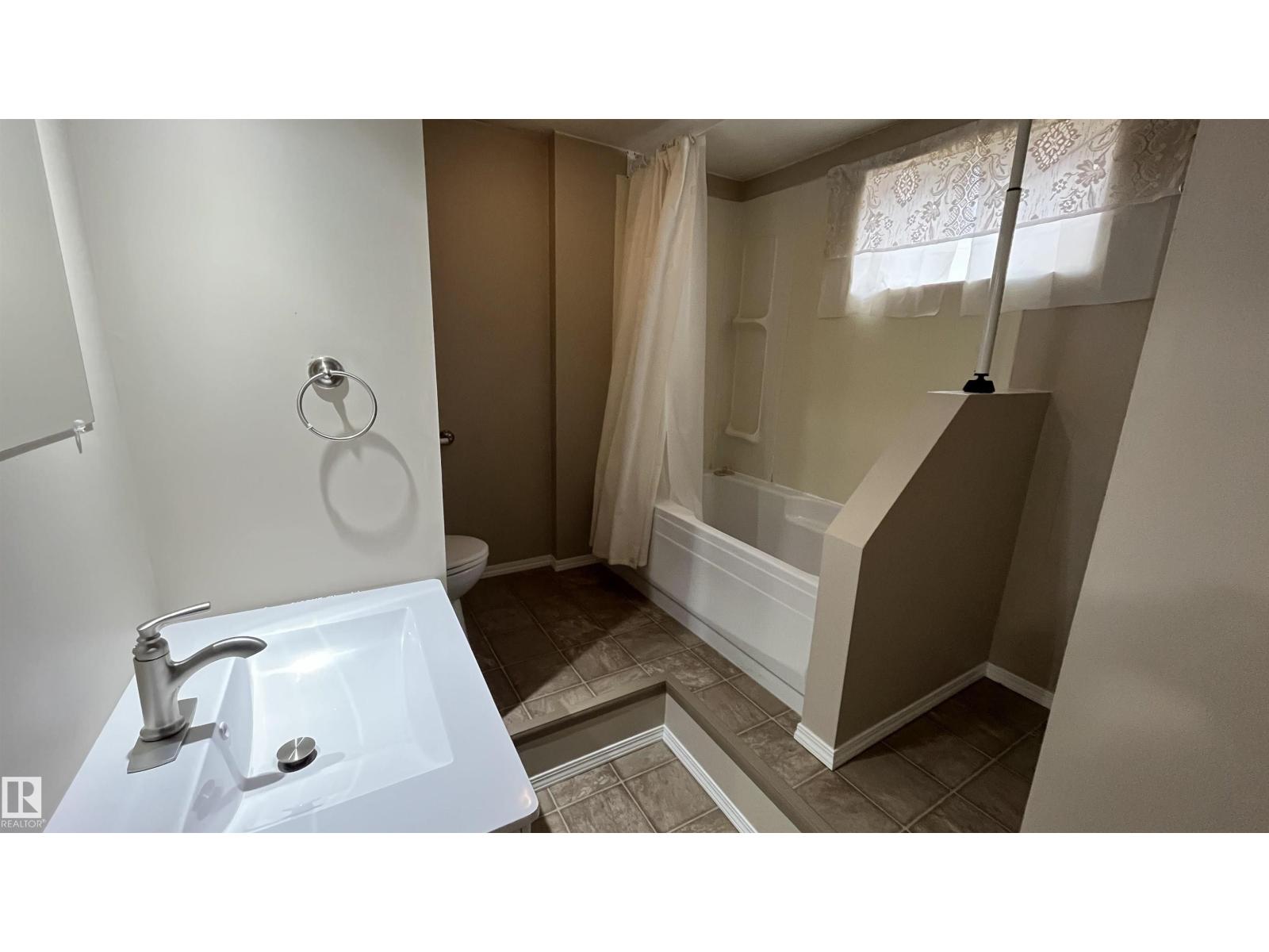 5108 50 ST — photo 33