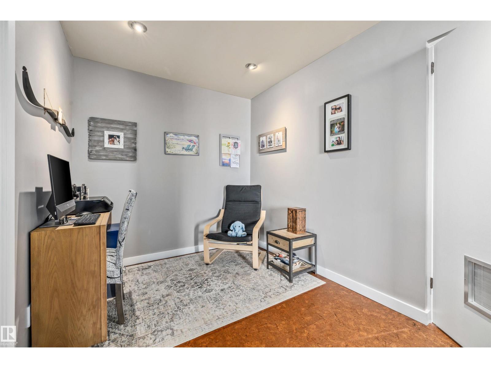 #1605 11307 99 AV NW - 23
