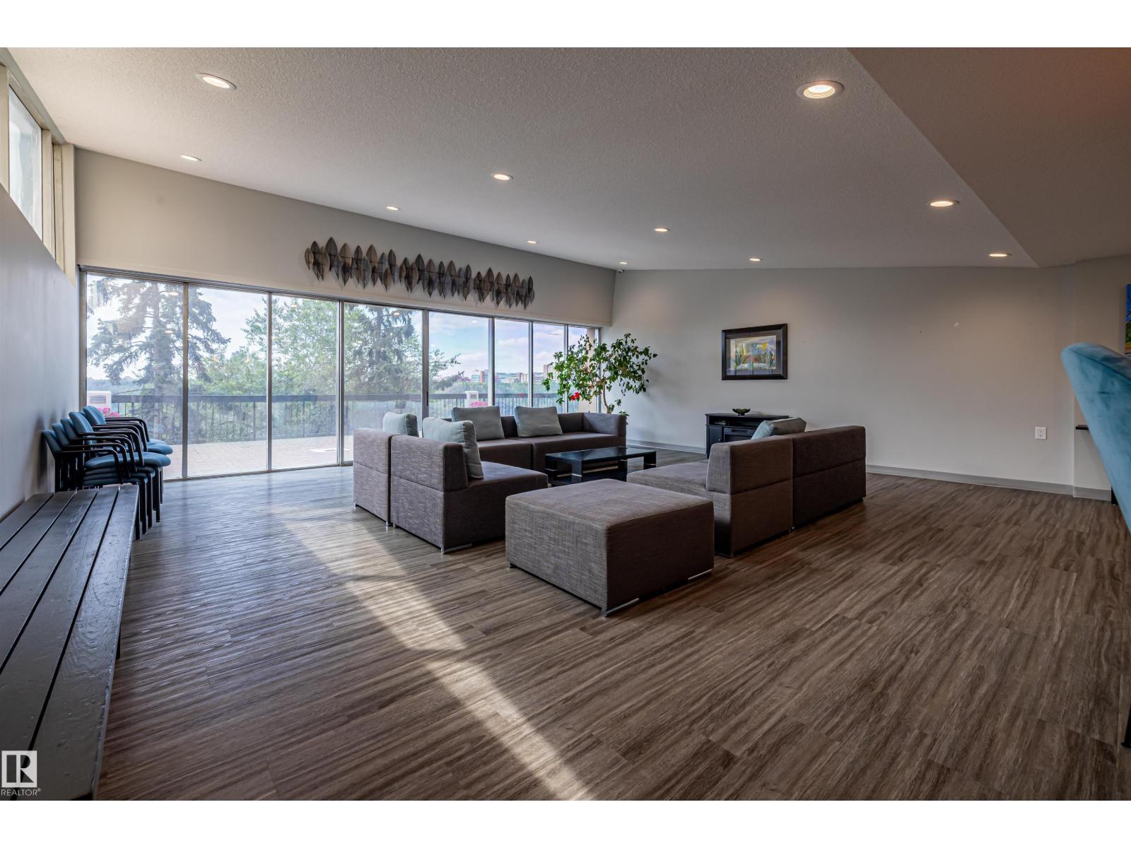 #1605 11307 99 AV NW - 34