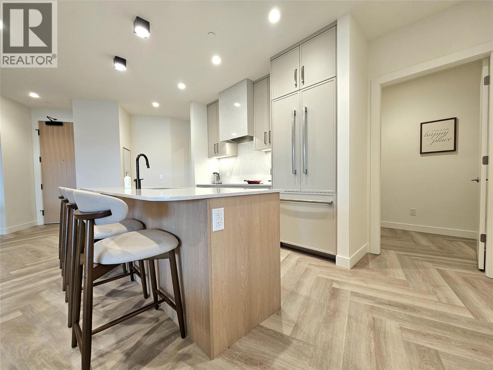 #514 3340 Lakeshore Road - 44
