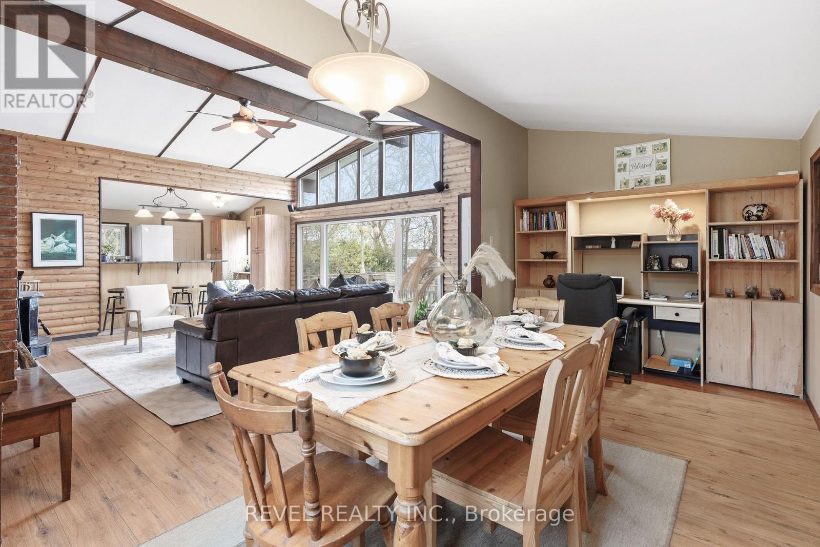 18 LAKEVIEW BOULEVARD - 20