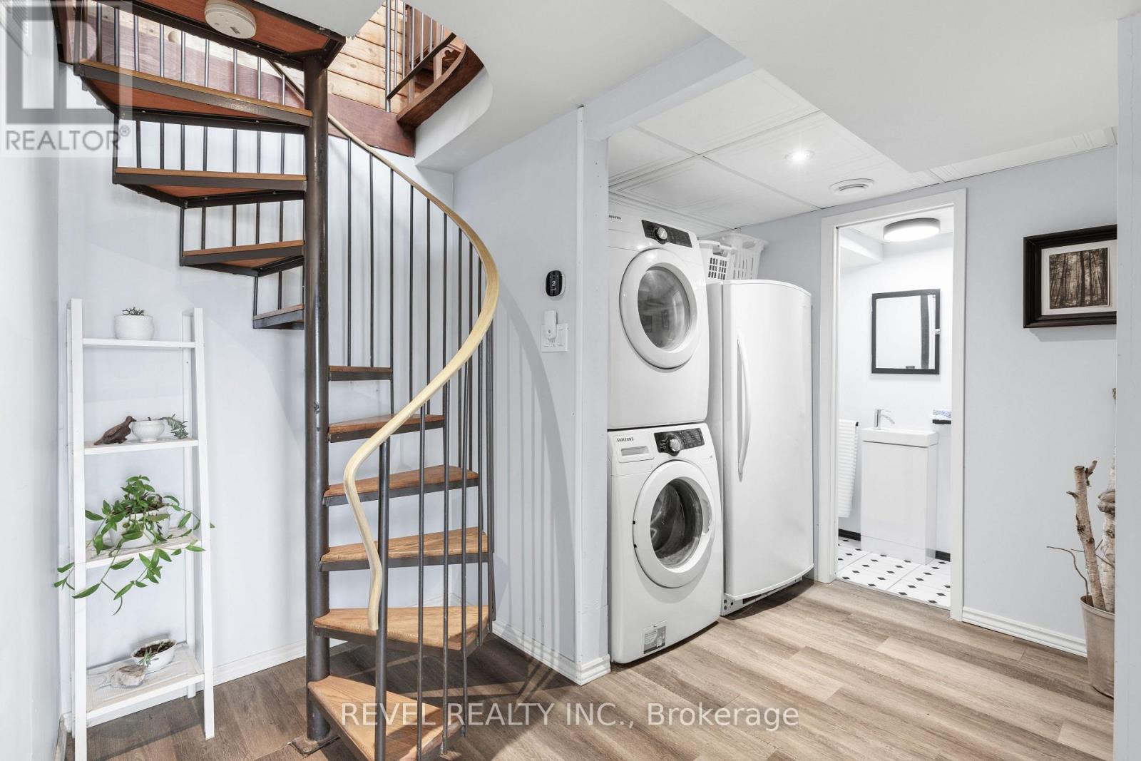 18 LAKEVIEW BOULEVARD - 23