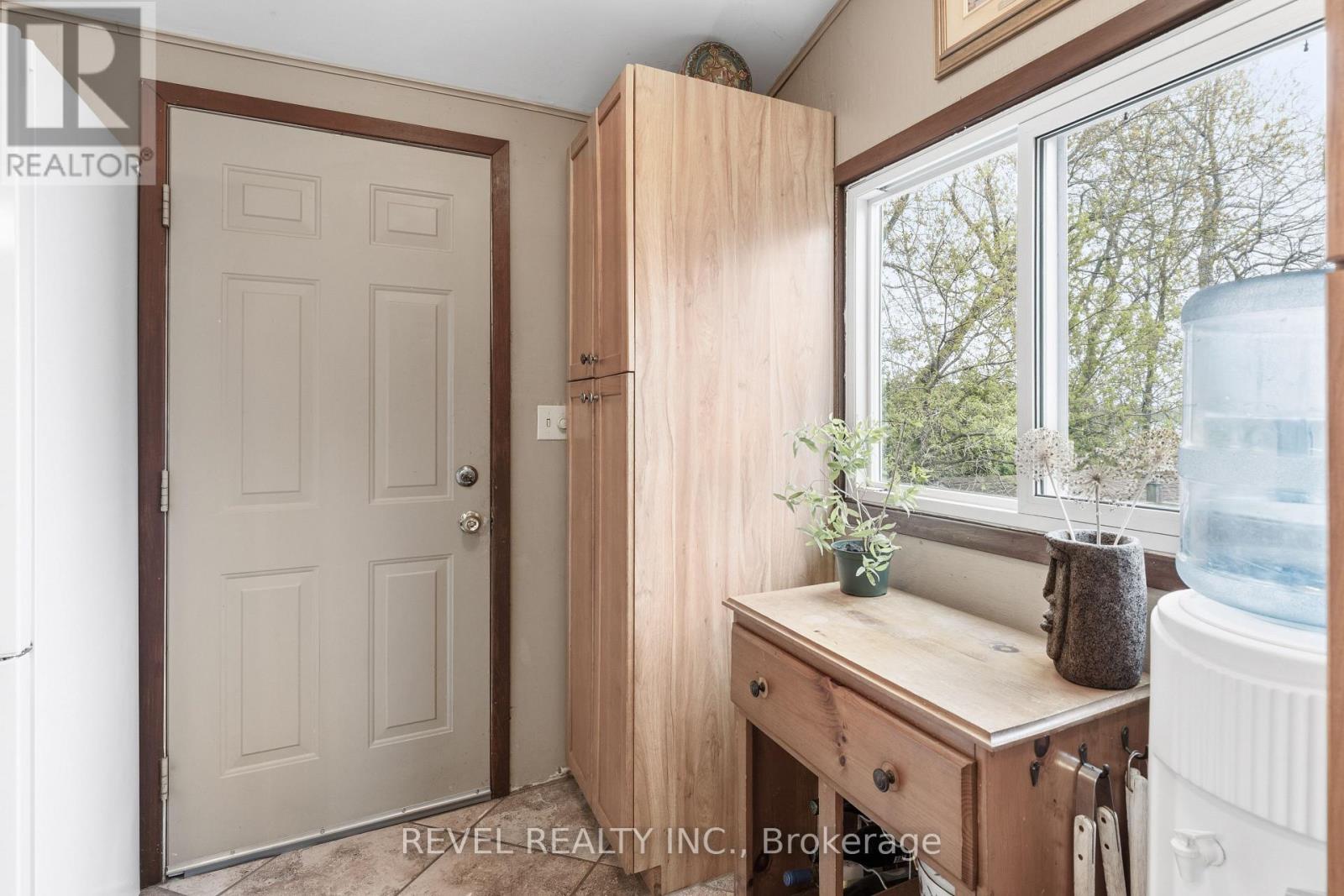 18 LAKEVIEW BOULEVARD - 6