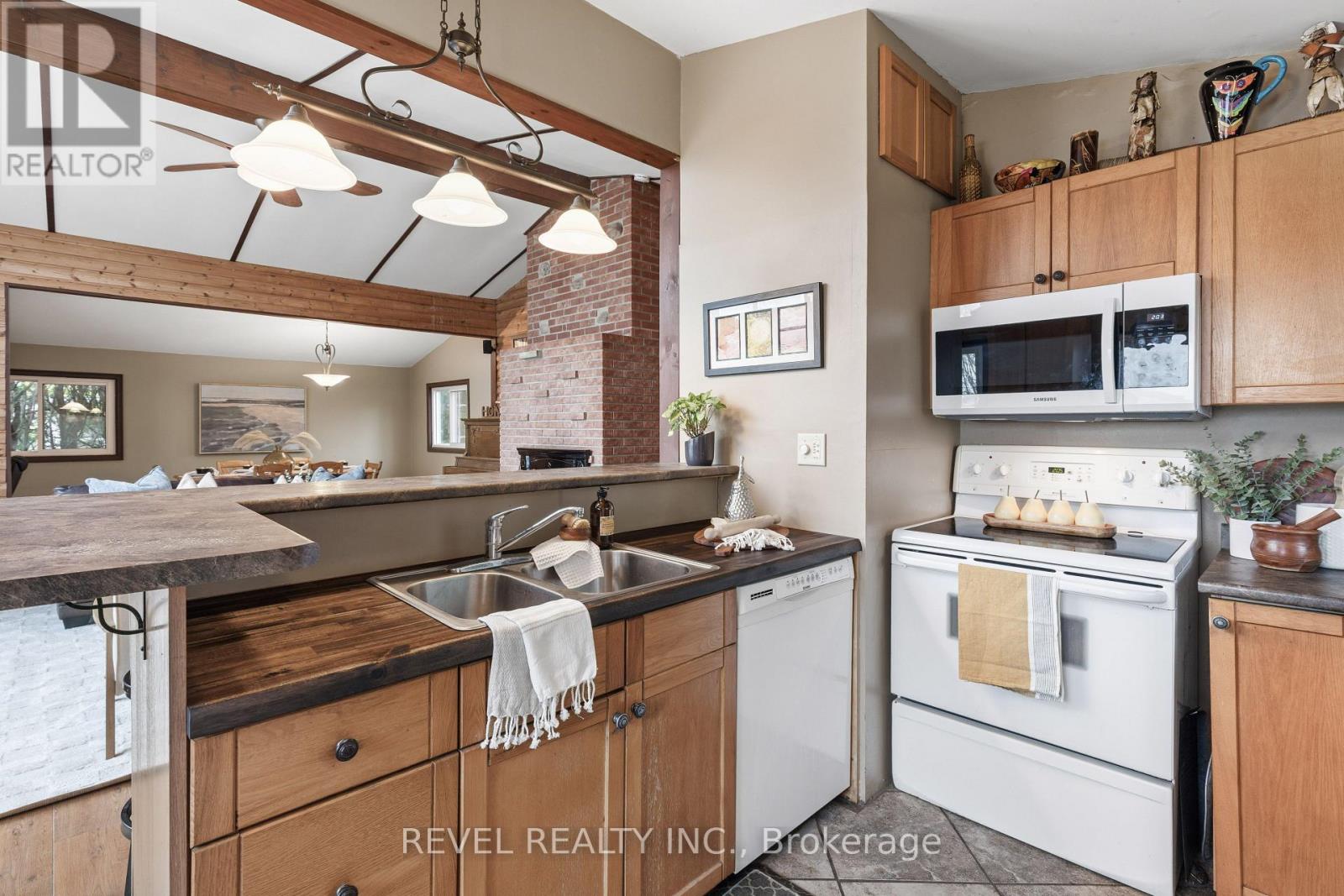 18 LAKEVIEW BOULEVARD - 7