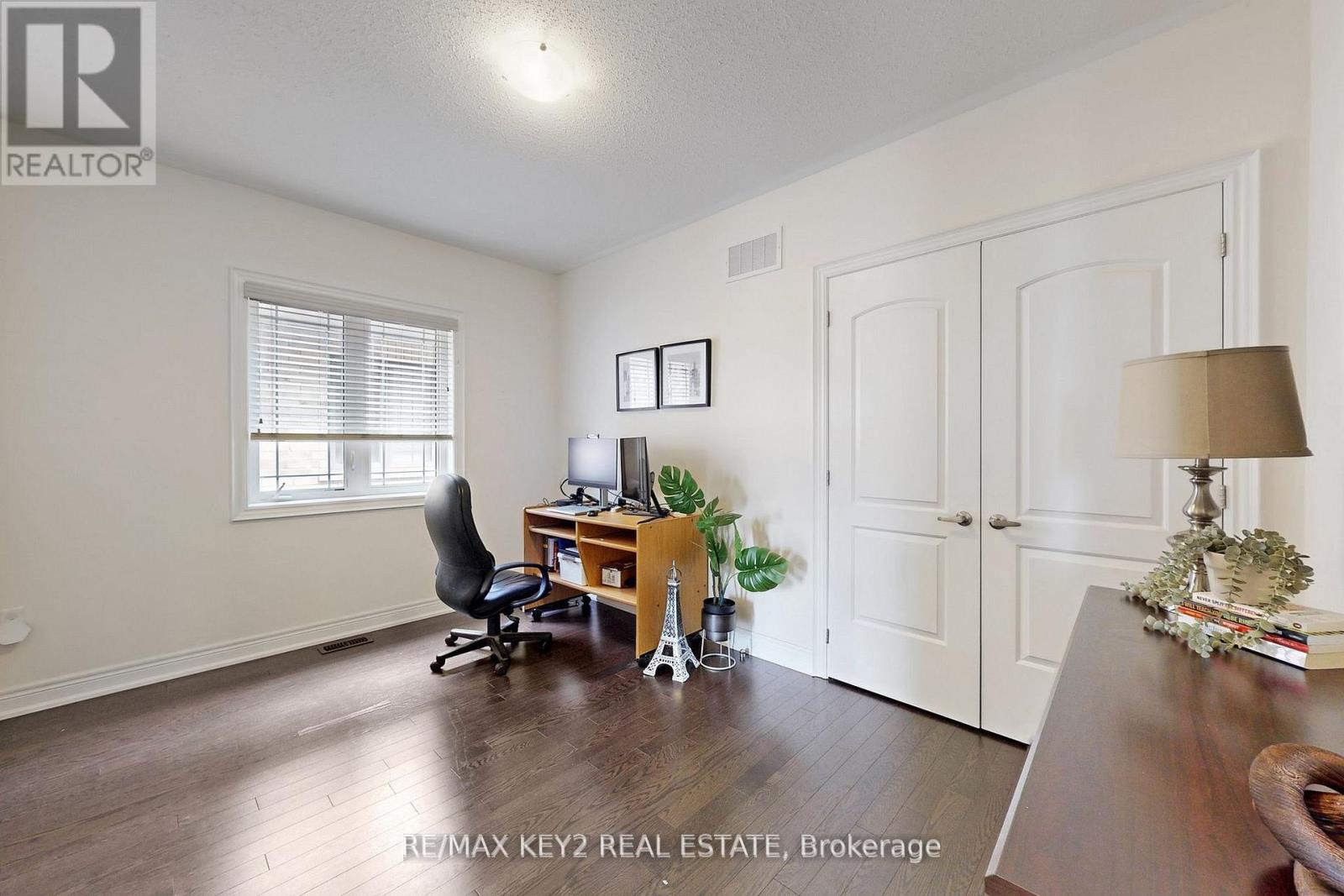 10 LYLE WAY - 36