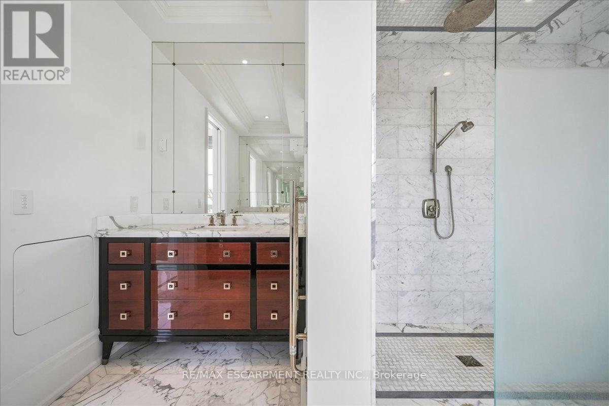 #211 300 RANDALL STREET - 17