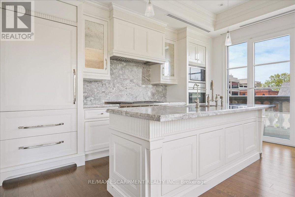 #211 300 RANDALL STREET - 36
