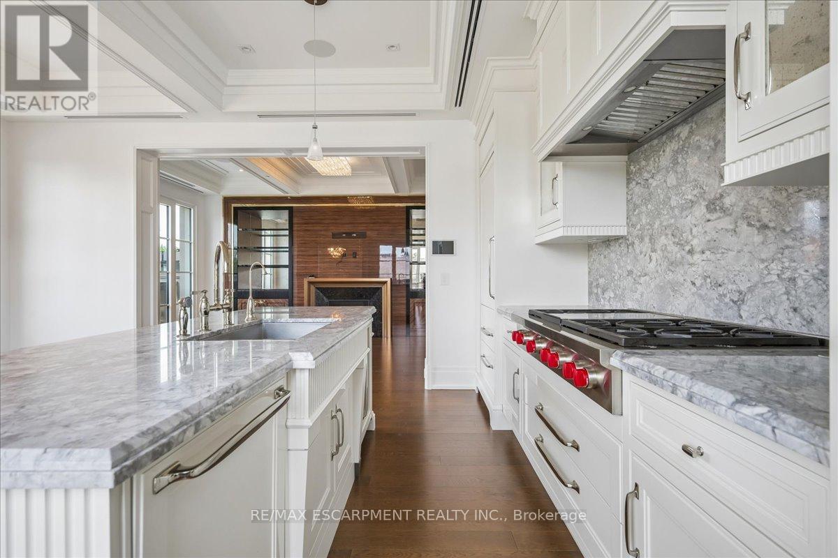 #211 300 RANDALL STREET - 38