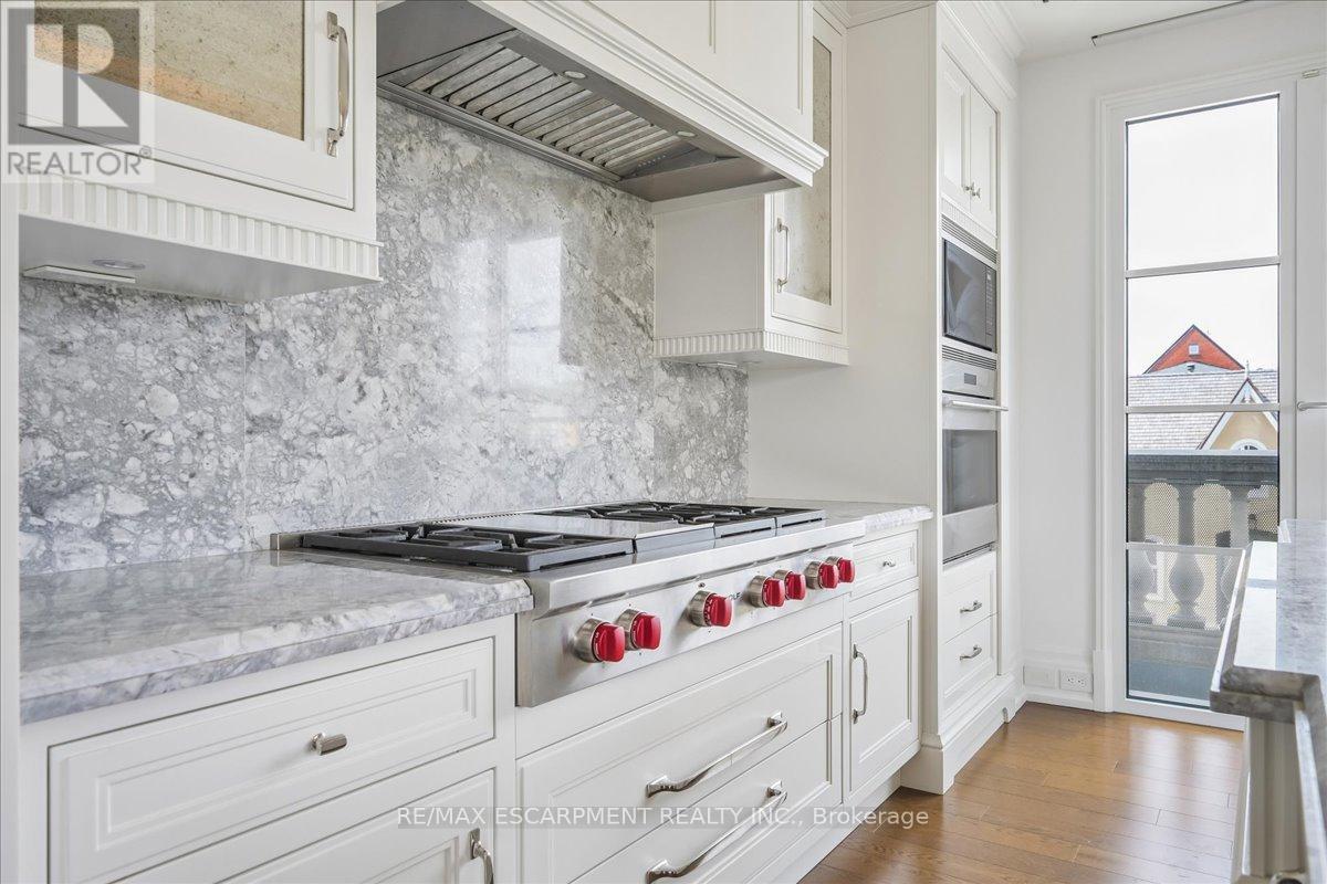 #211 300 RANDALL STREET - 39