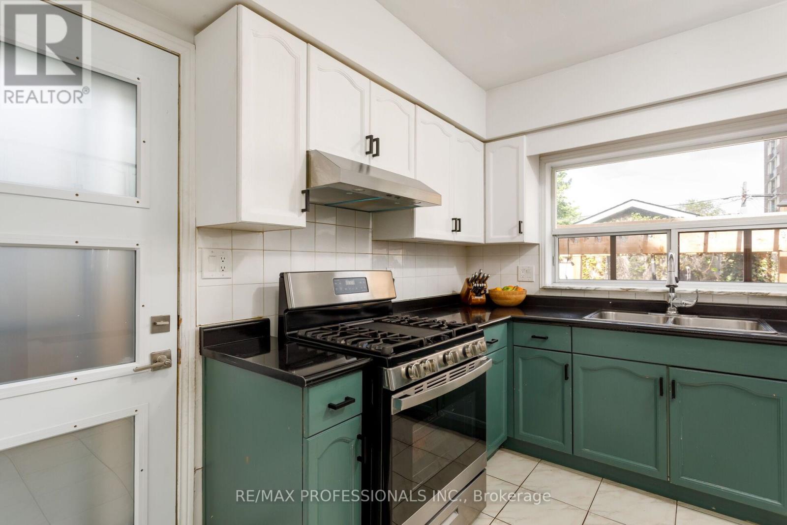 199 OSLER STREET - 10