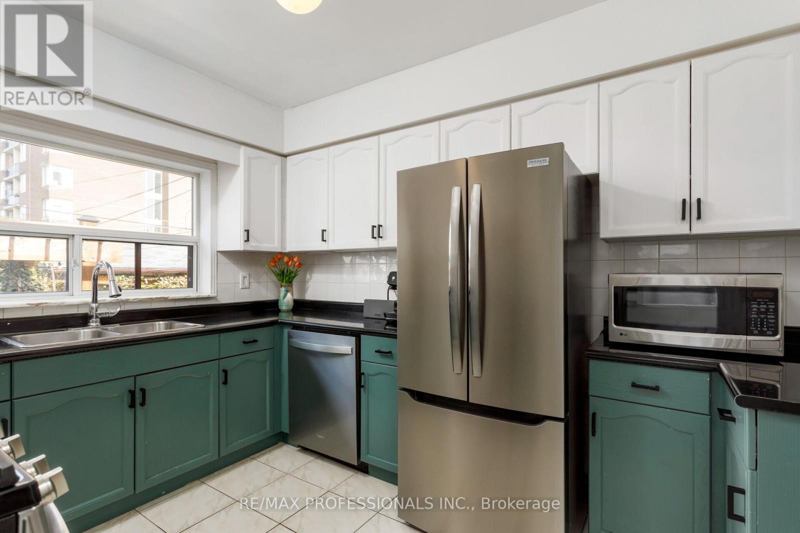 199 OSLER STREET - 11