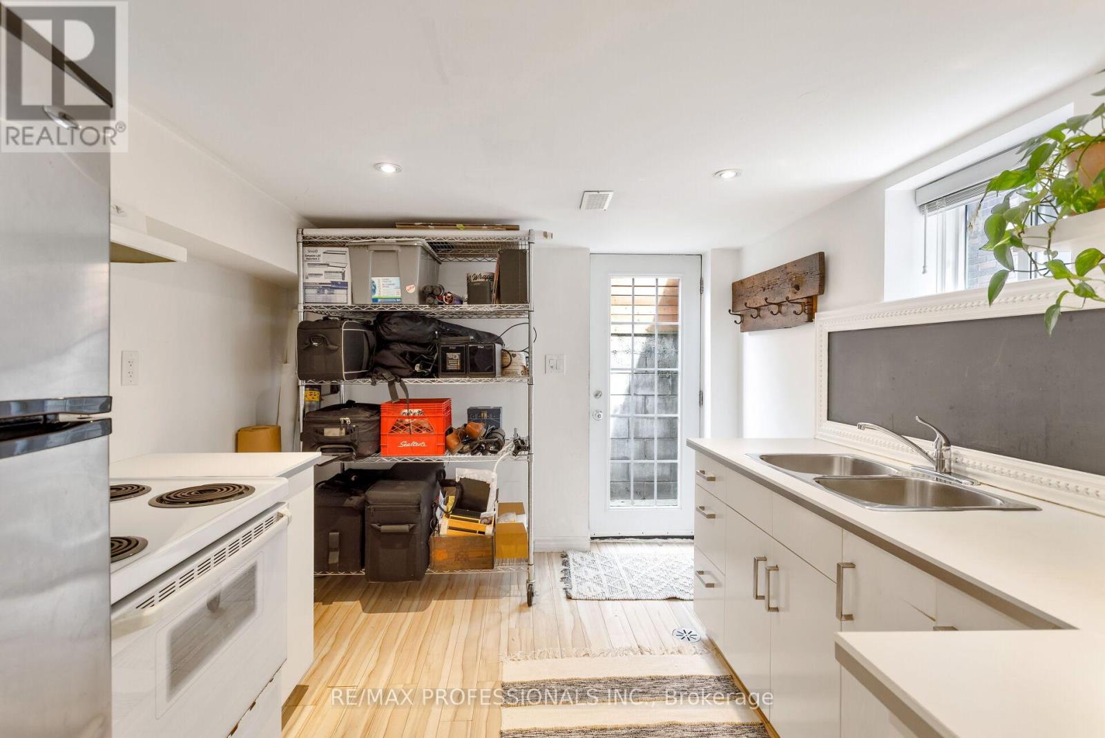 199 OSLER STREET - 34