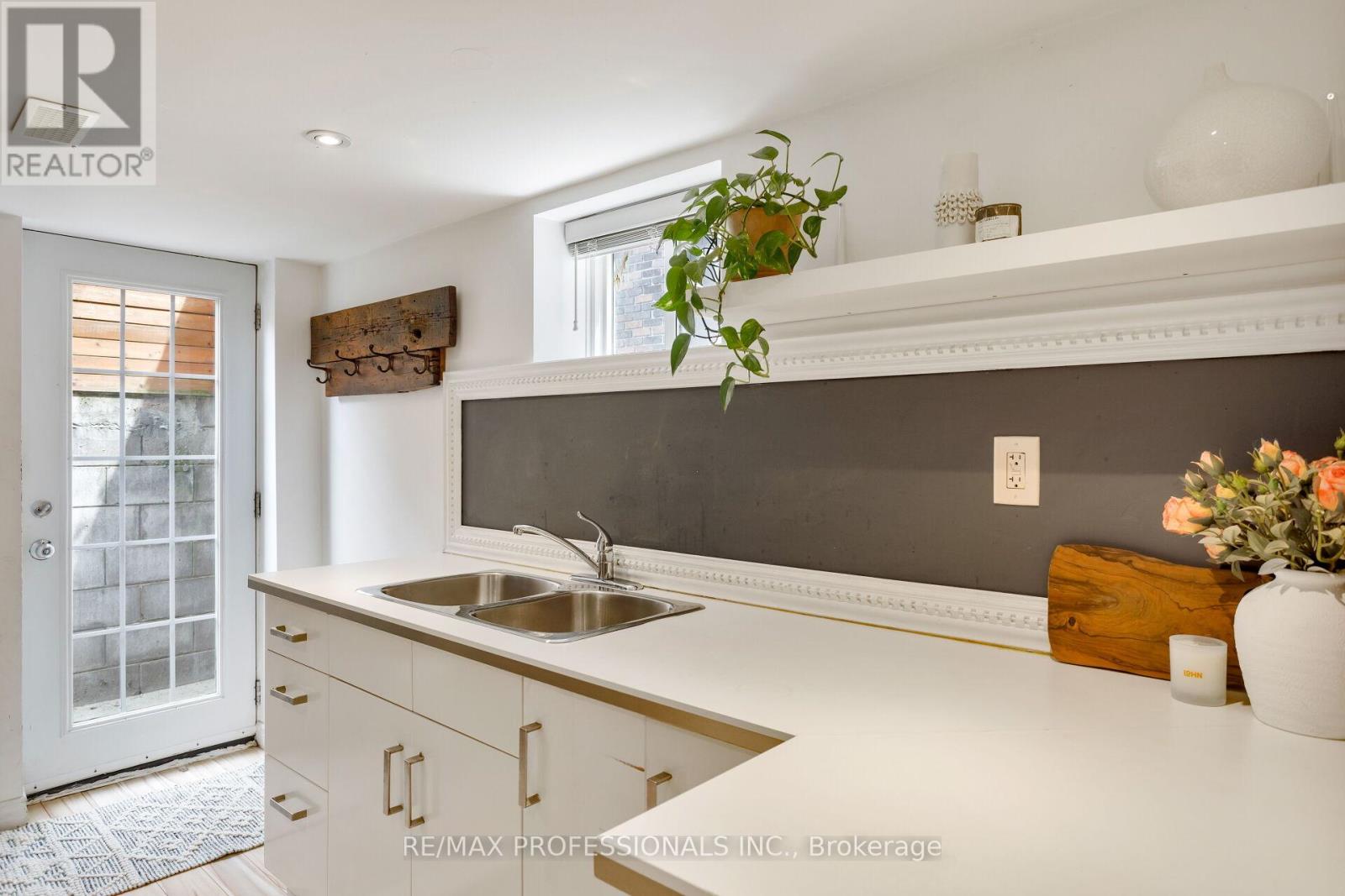 199 OSLER STREET - 36