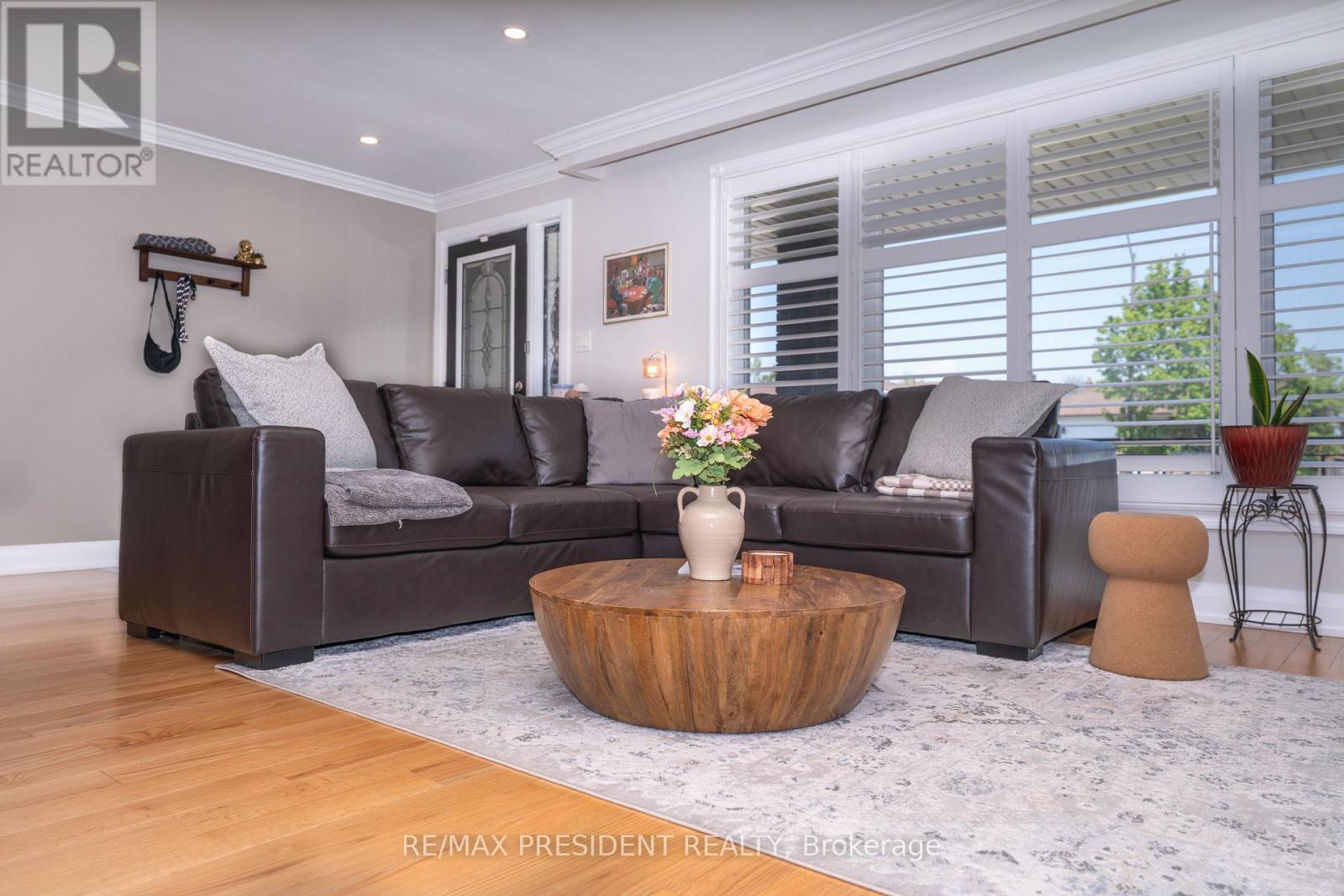 233 RUTHERFORD ROAD N - 10
