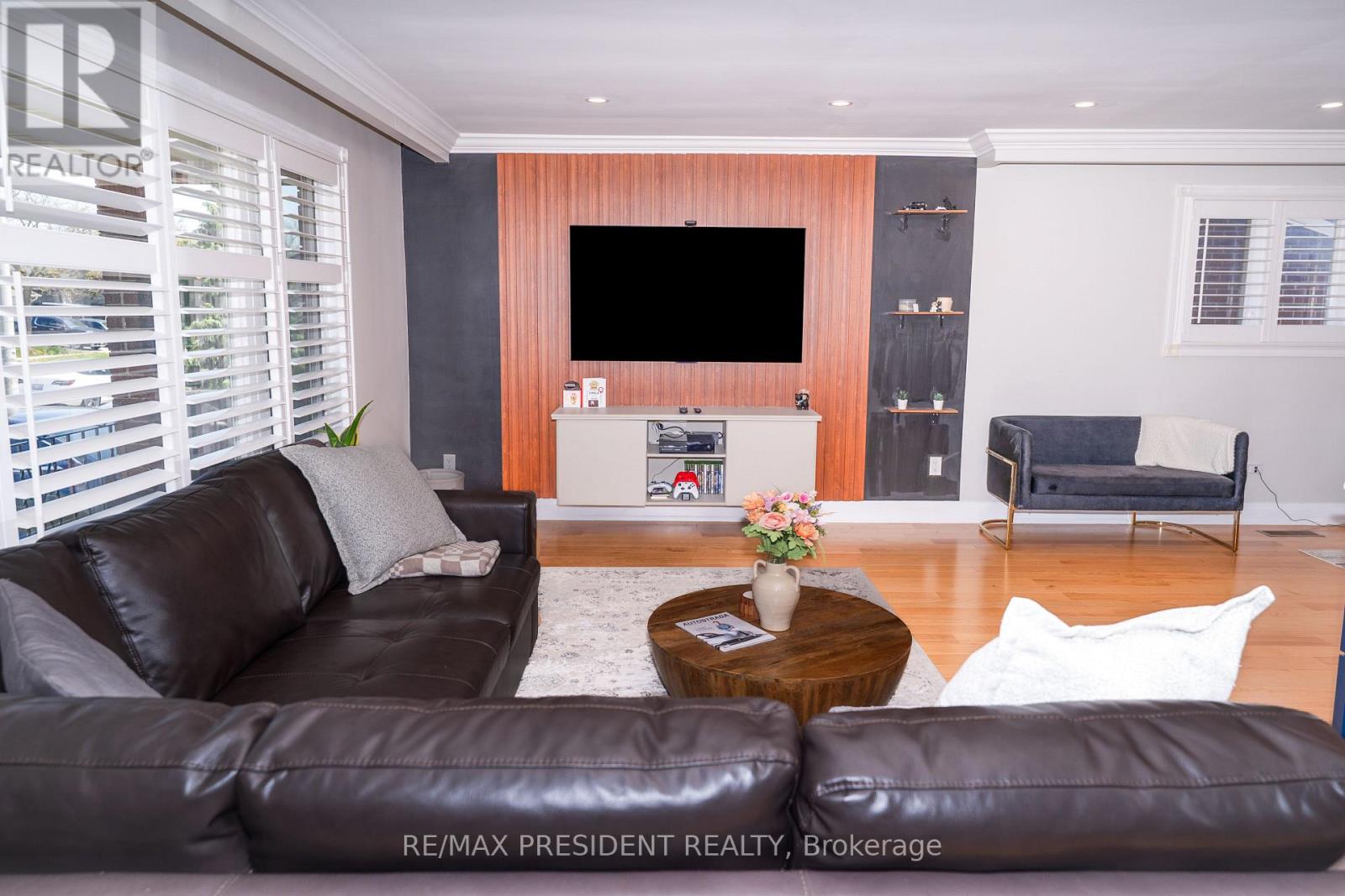 233 RUTHERFORD ROAD N - 11
