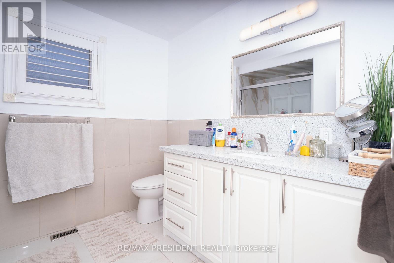 233 RUTHERFORD ROAD N - 14