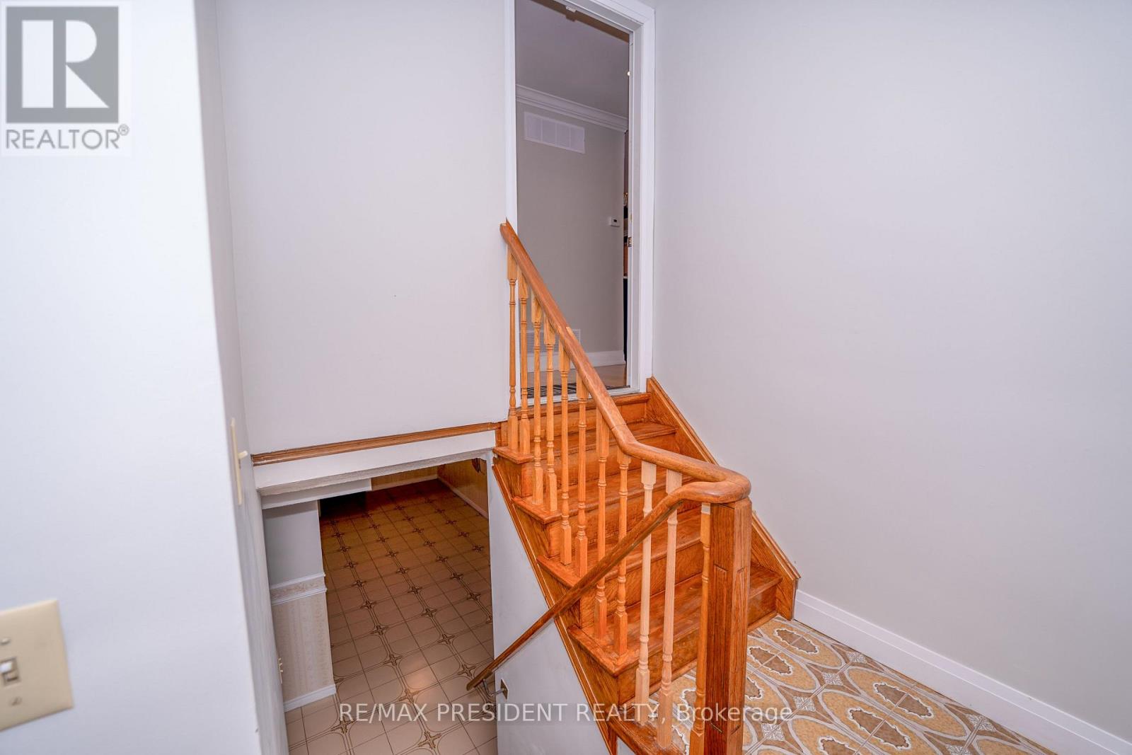 233 RUTHERFORD ROAD N - 20