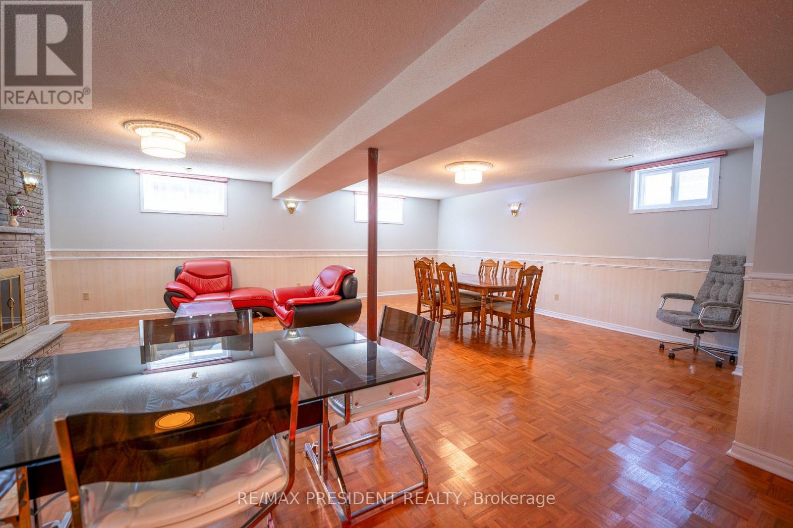 233 RUTHERFORD ROAD N - 21