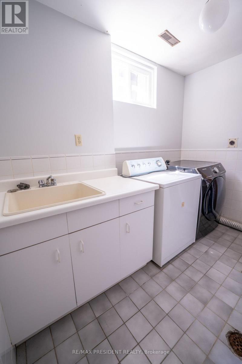 233 RUTHERFORD ROAD N - 32