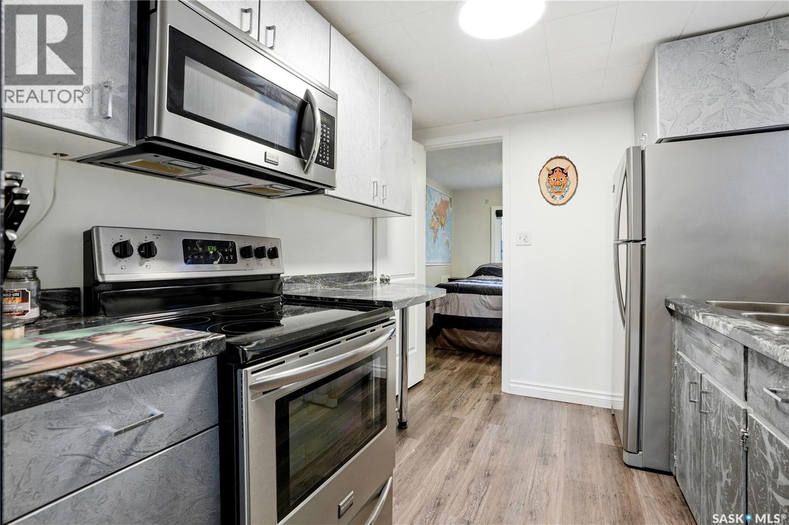 908 L AVENUE N - 6