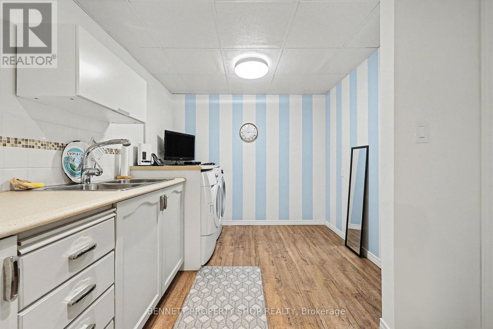 12 SHERK CRESCENT - 27