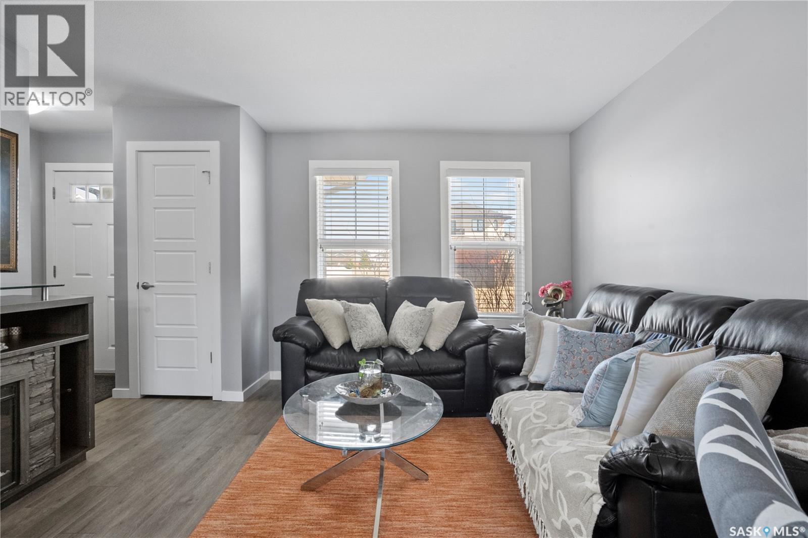 #4733 Primrose Green DRIVE E - 4