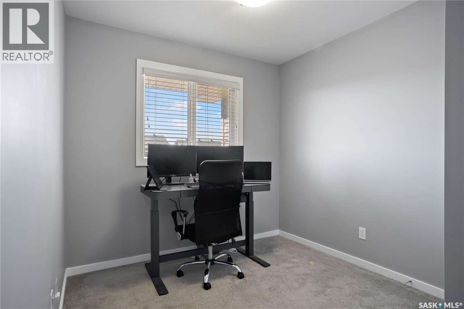#4733 Primrose Green DRIVE E - 13