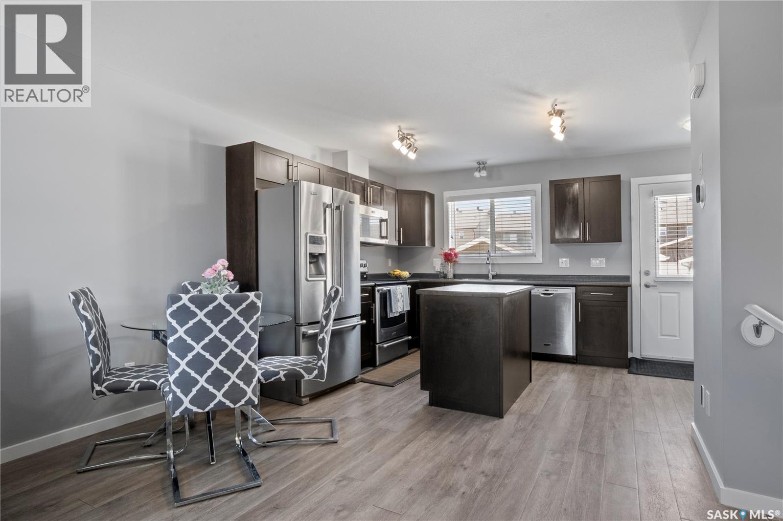#4733 Primrose Green DRIVE E - 5