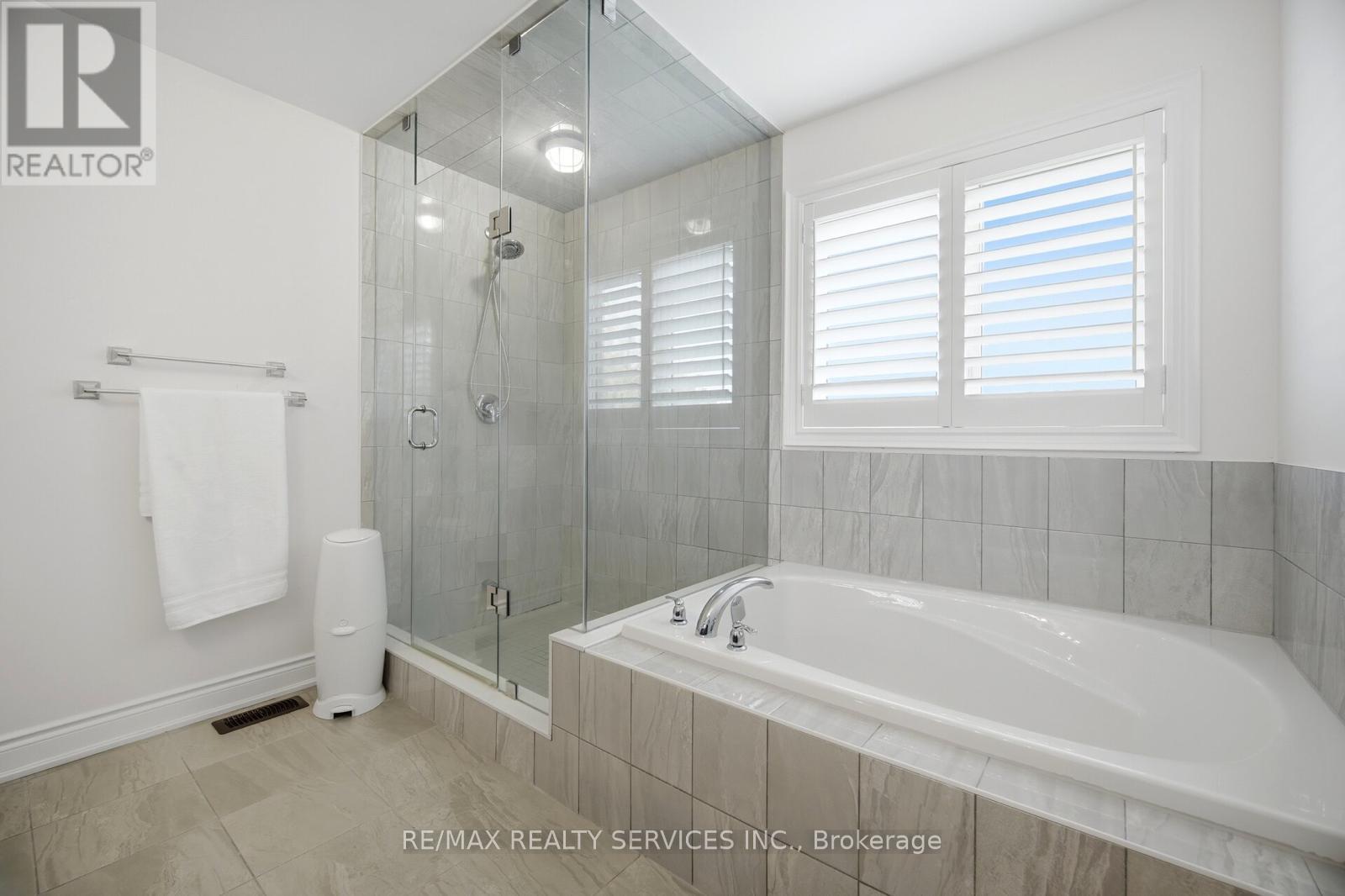 26 COUNTRY MEADOWS DRIVE - 23