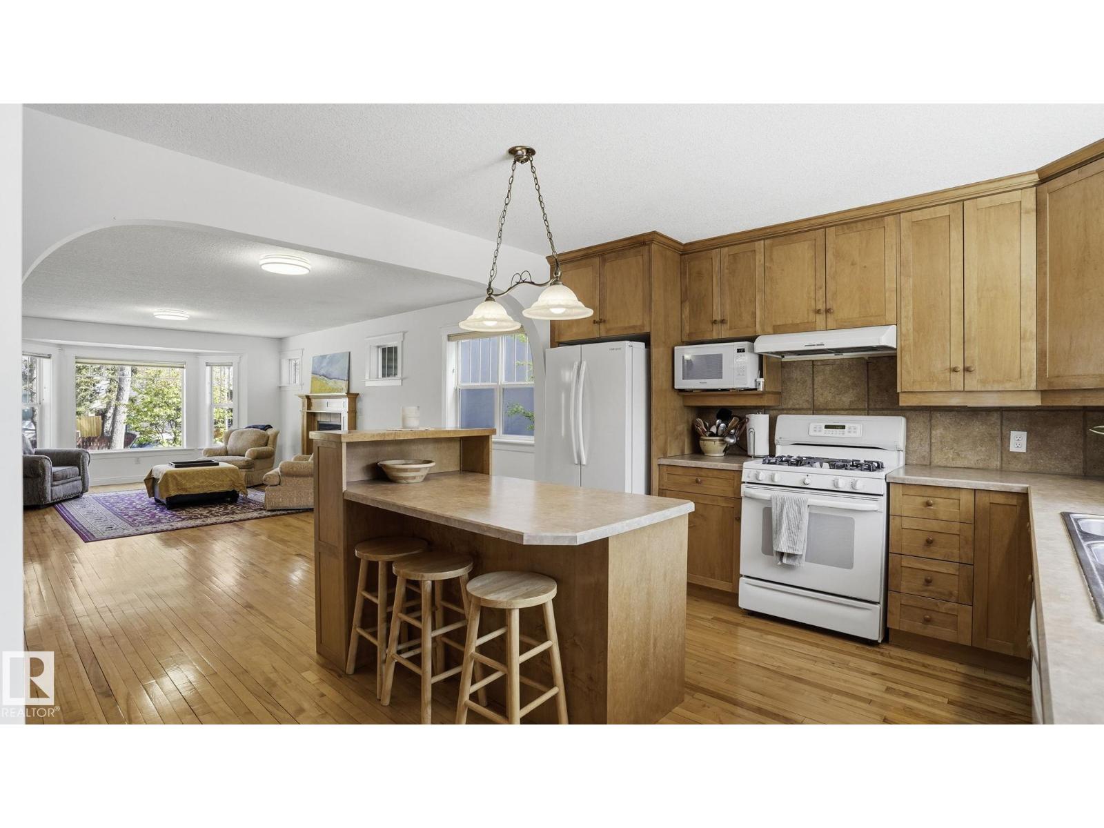 9611 77 AV NW - 11