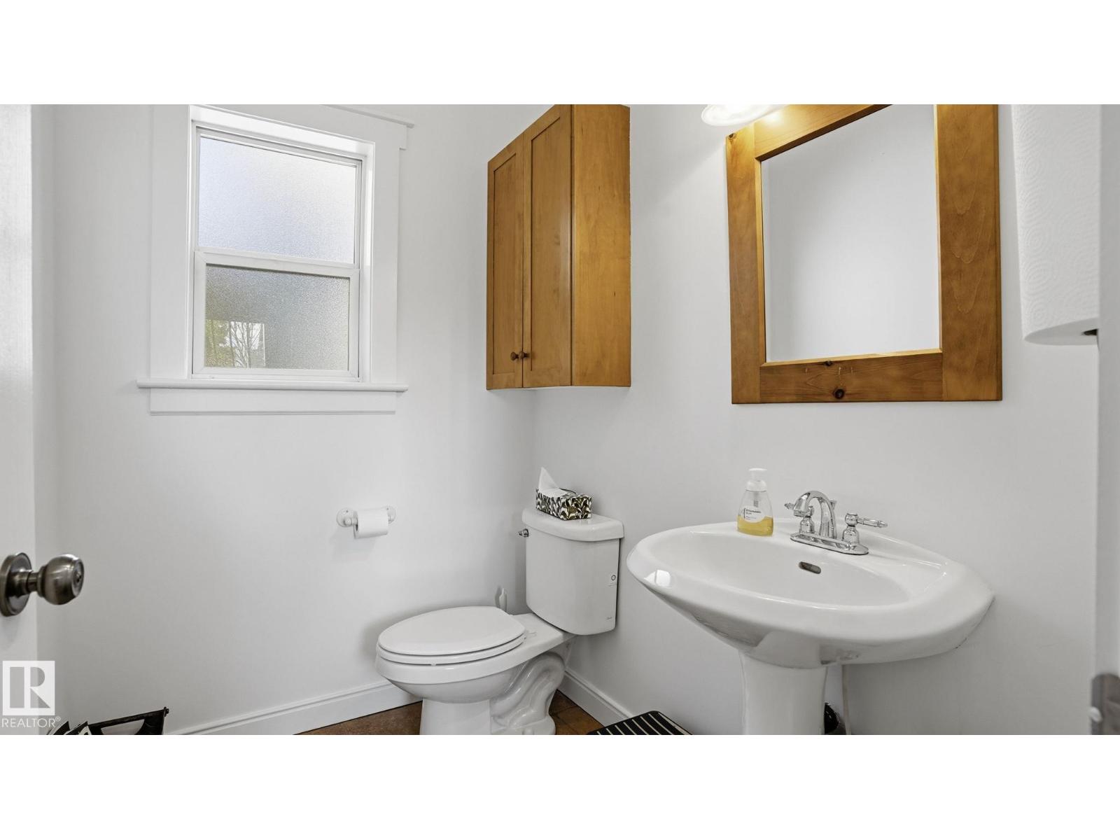 9611 77 AV NW - 22