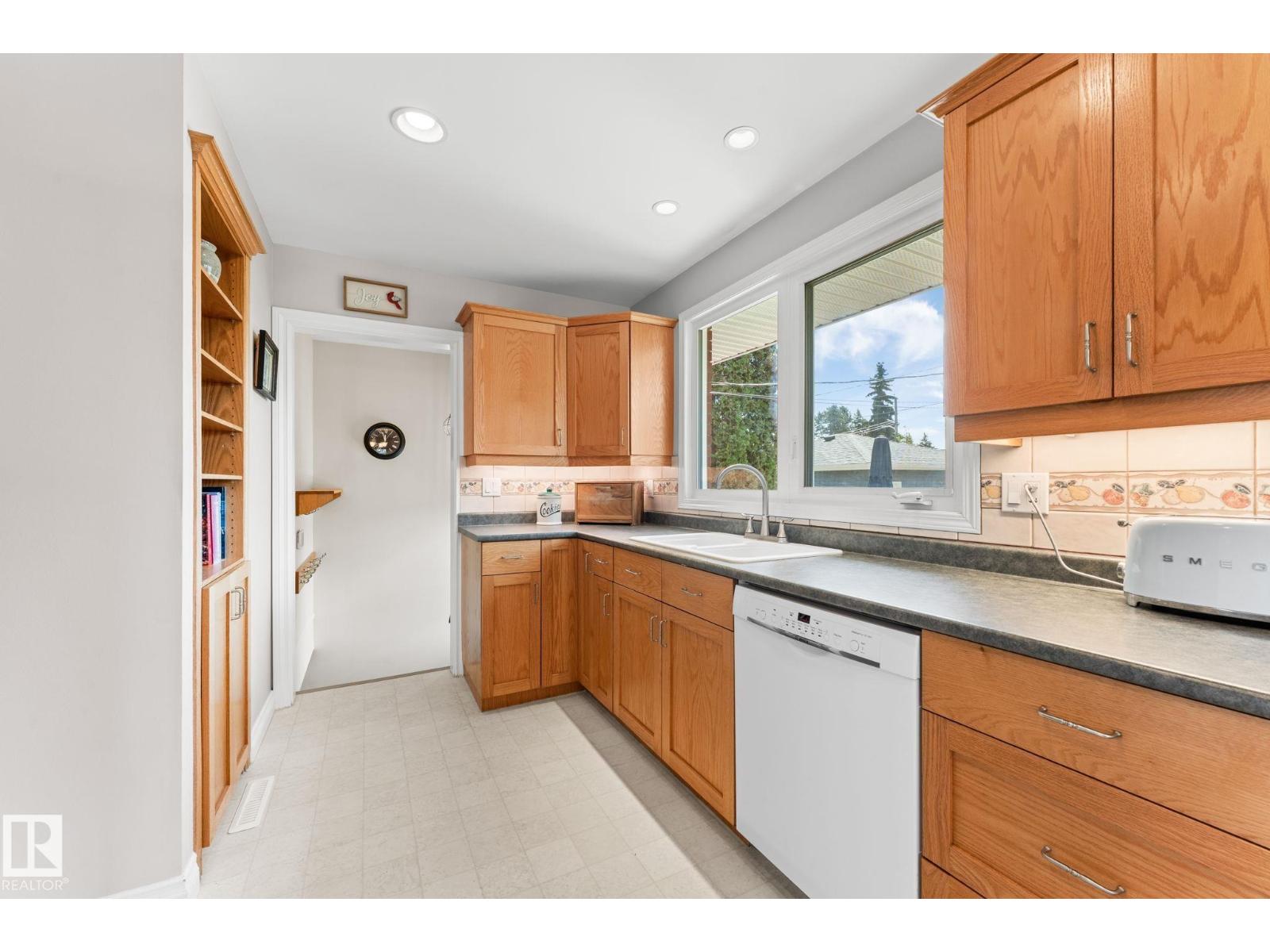 4719 117A ST NW NW - 16