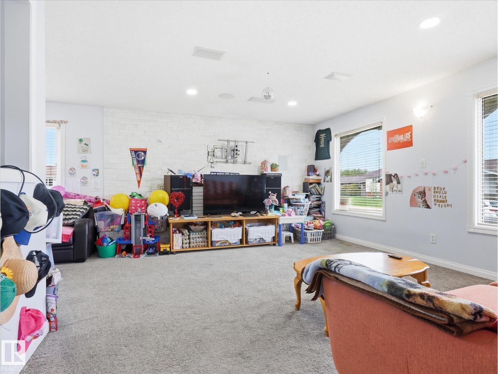 14320 117 ST NW - 4