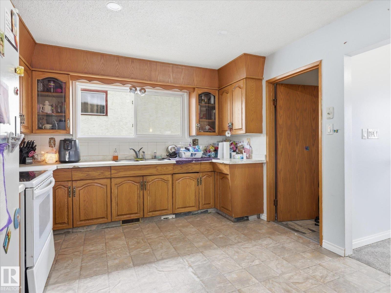 14320 117 ST NW - 9