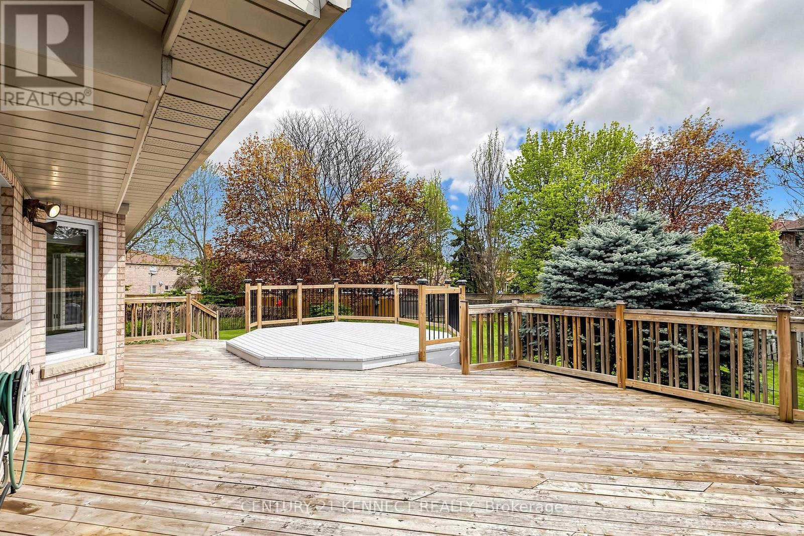 53 GRENADIER CRESCENT - 39