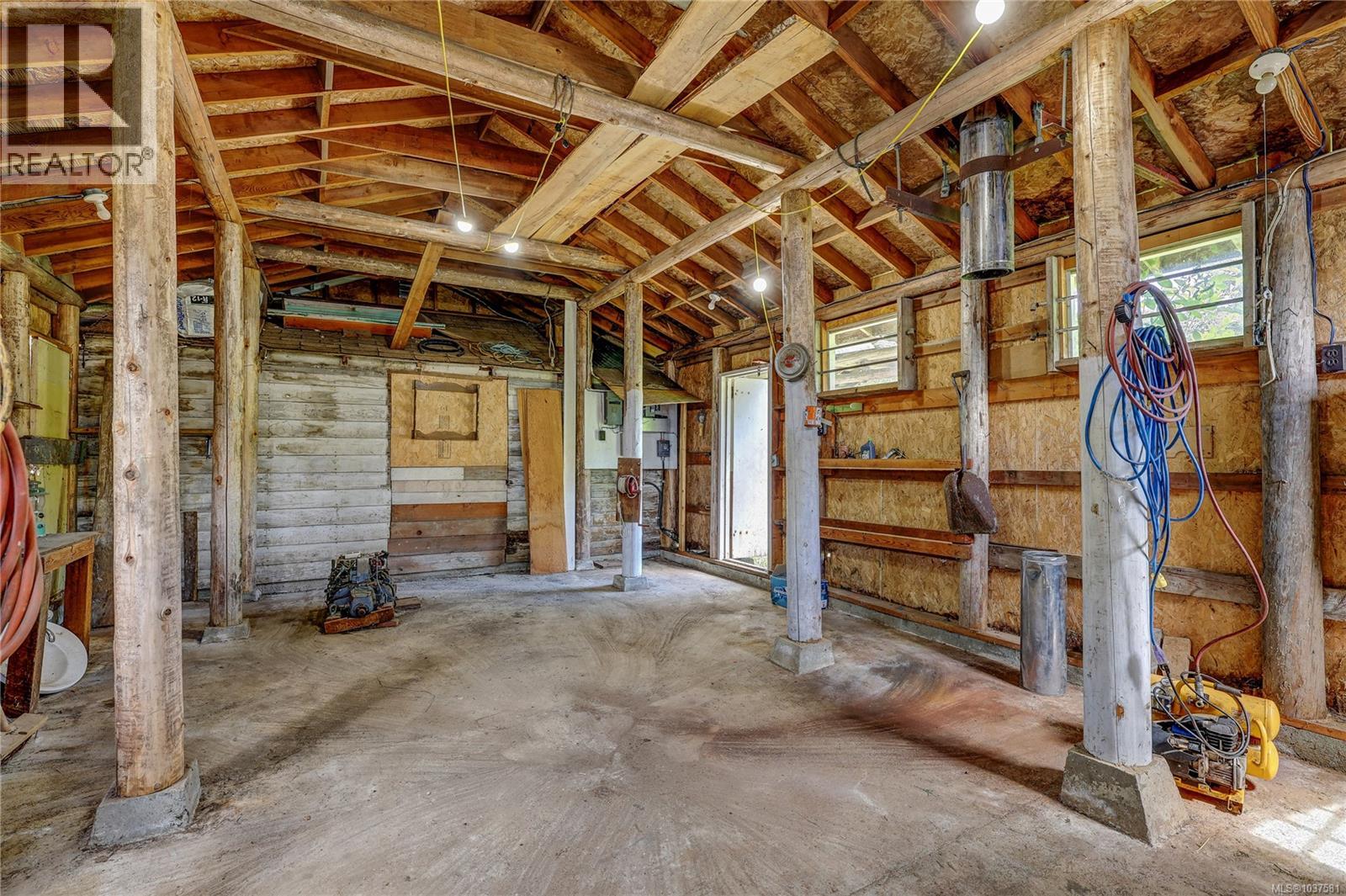 2348 Yellow Point Rd - 32