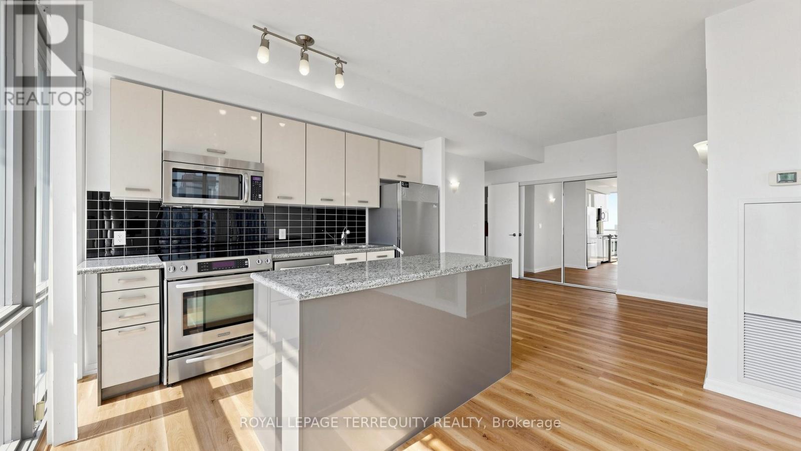 #2710 832 BAY STREET - 17
