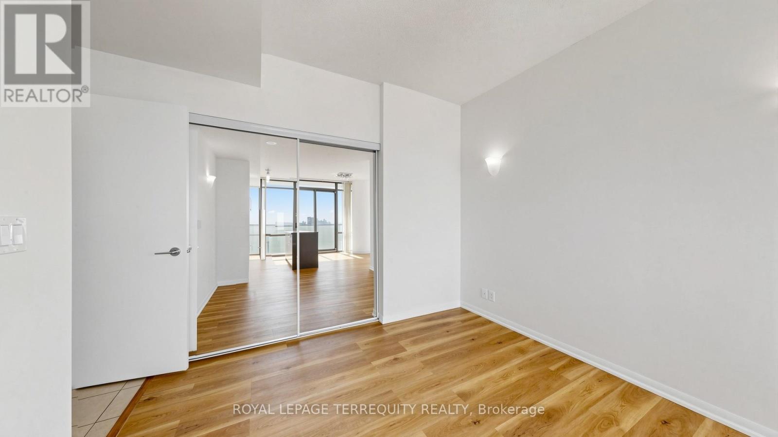 #2710 832 BAY STREET - 24