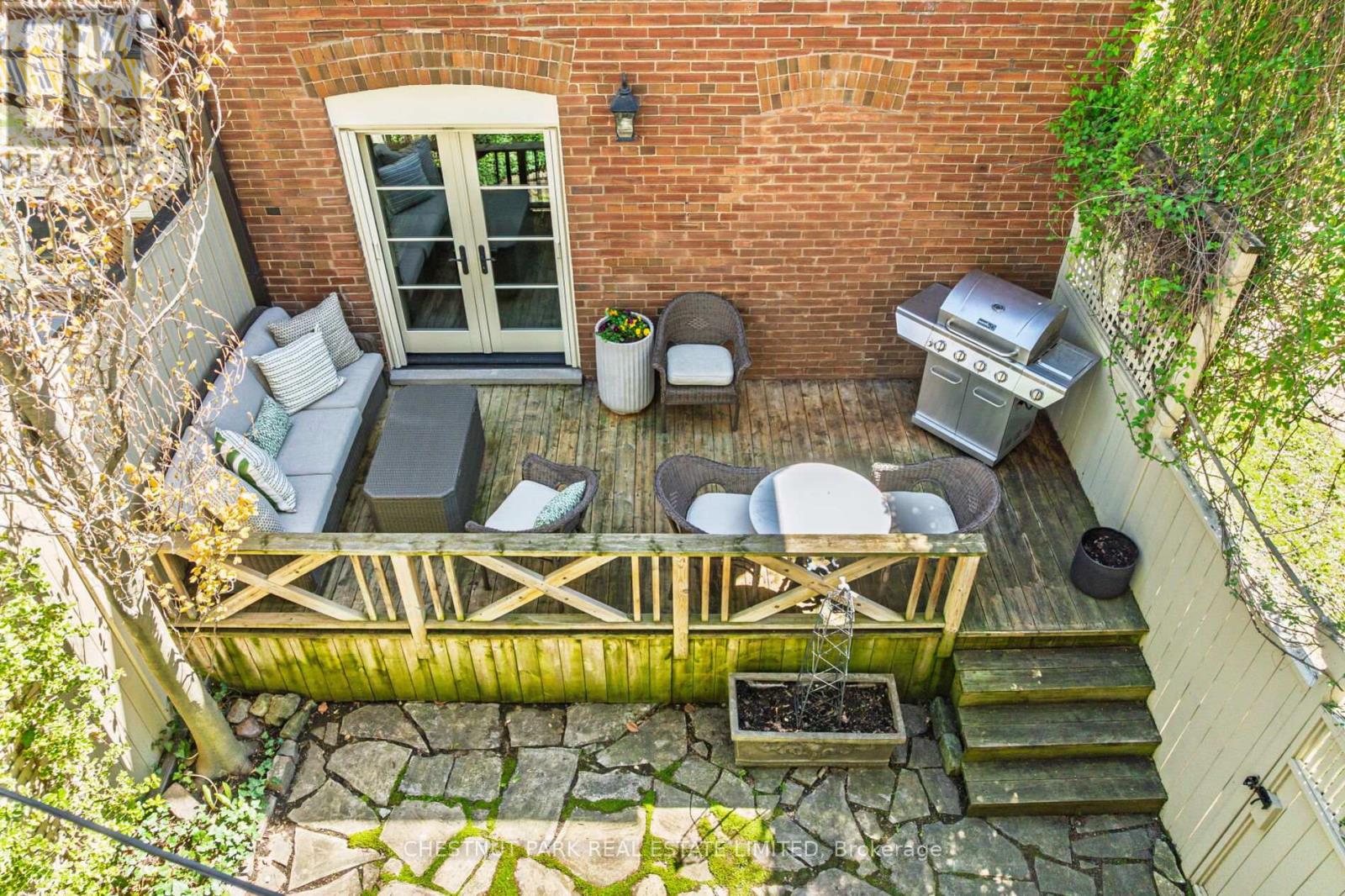 176 FORMAN AVENUE - 43