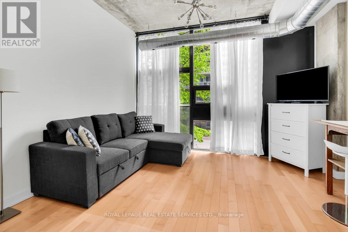 #210 60 BATHURST STREET - 4