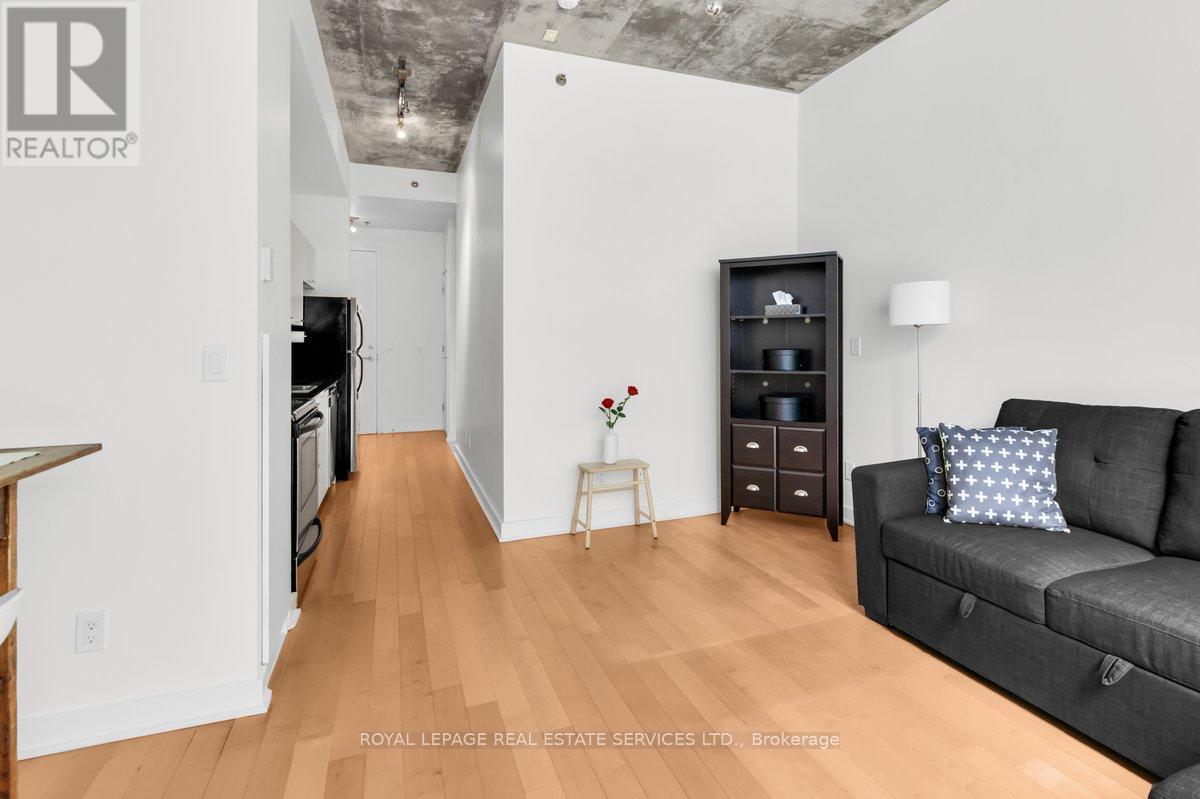 #210 60 BATHURST STREET - 6