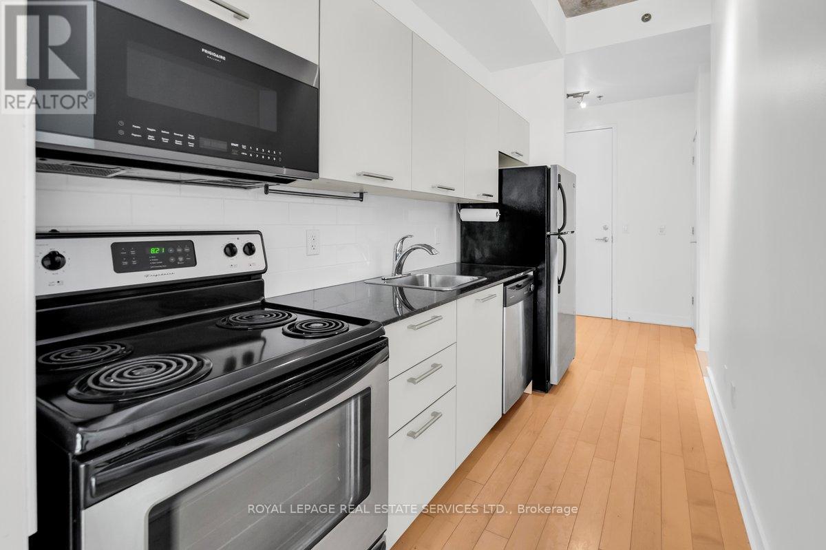 #210 60 BATHURST STREET - 8
