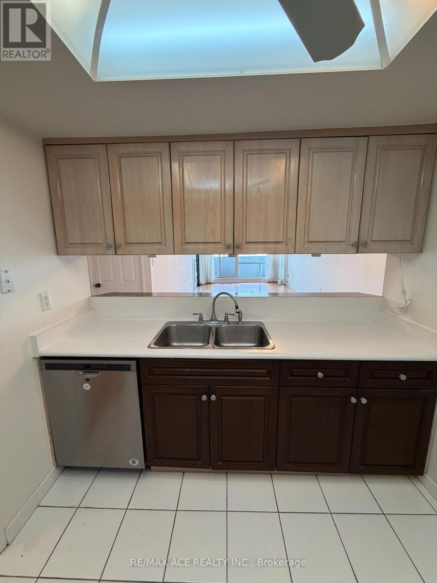 #1609 1555 FINCH AVENUE E - 14