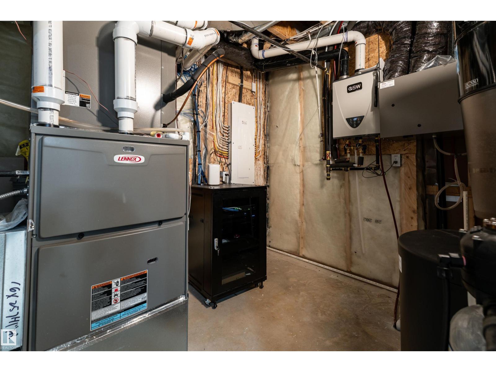 16511 8 ST NE - 61