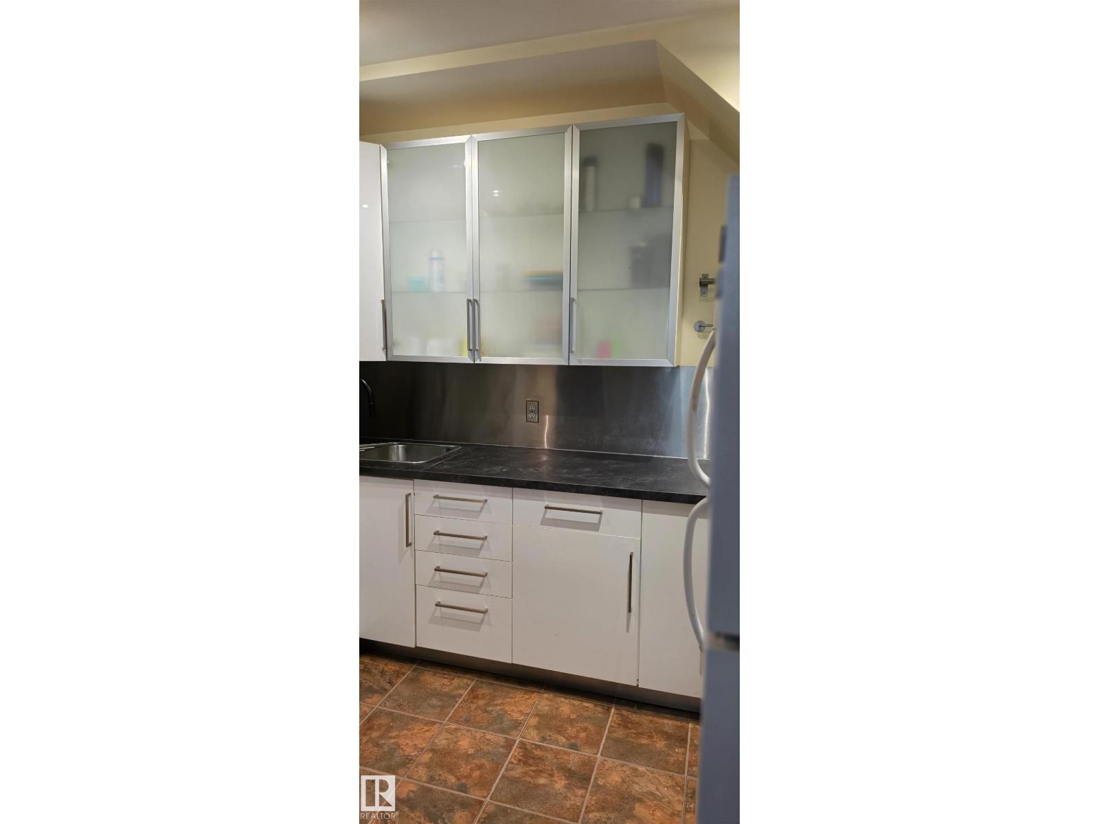 4612 47 AV — photo 10