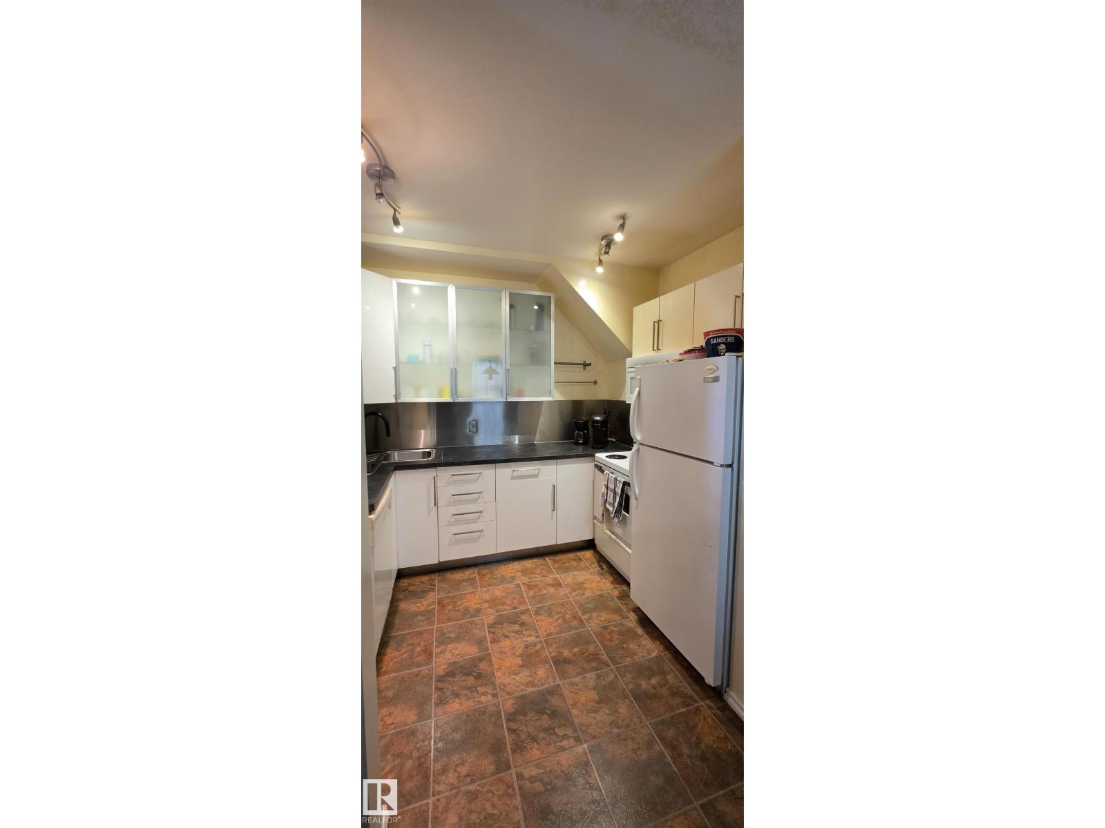 4612 47 AV — photo 11