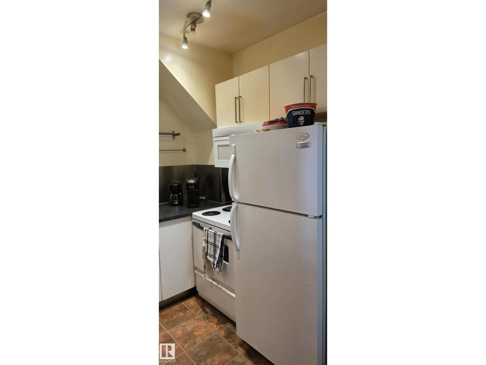 4612 47 AV — photo 12