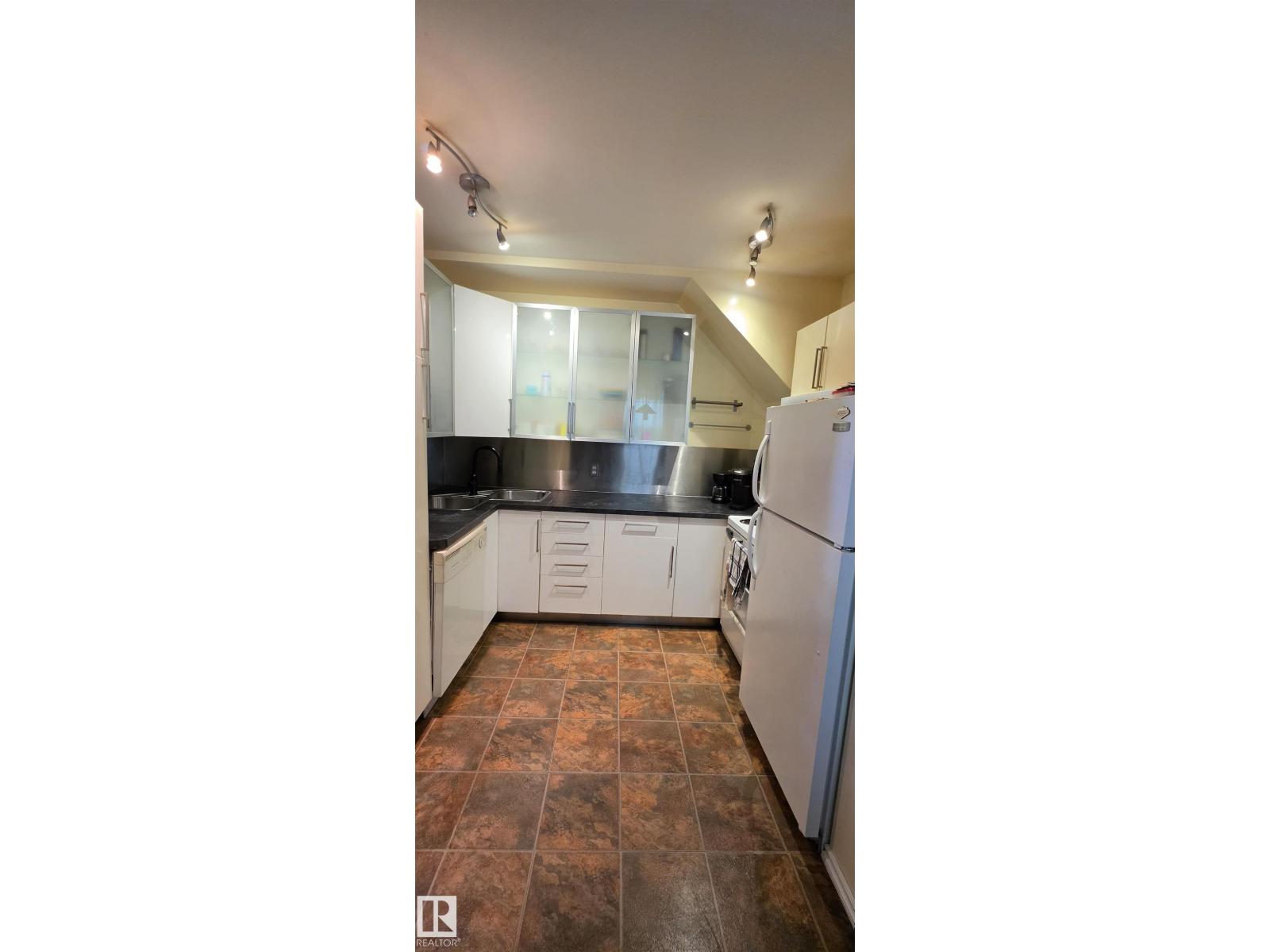 4612 47 AV — photo 13