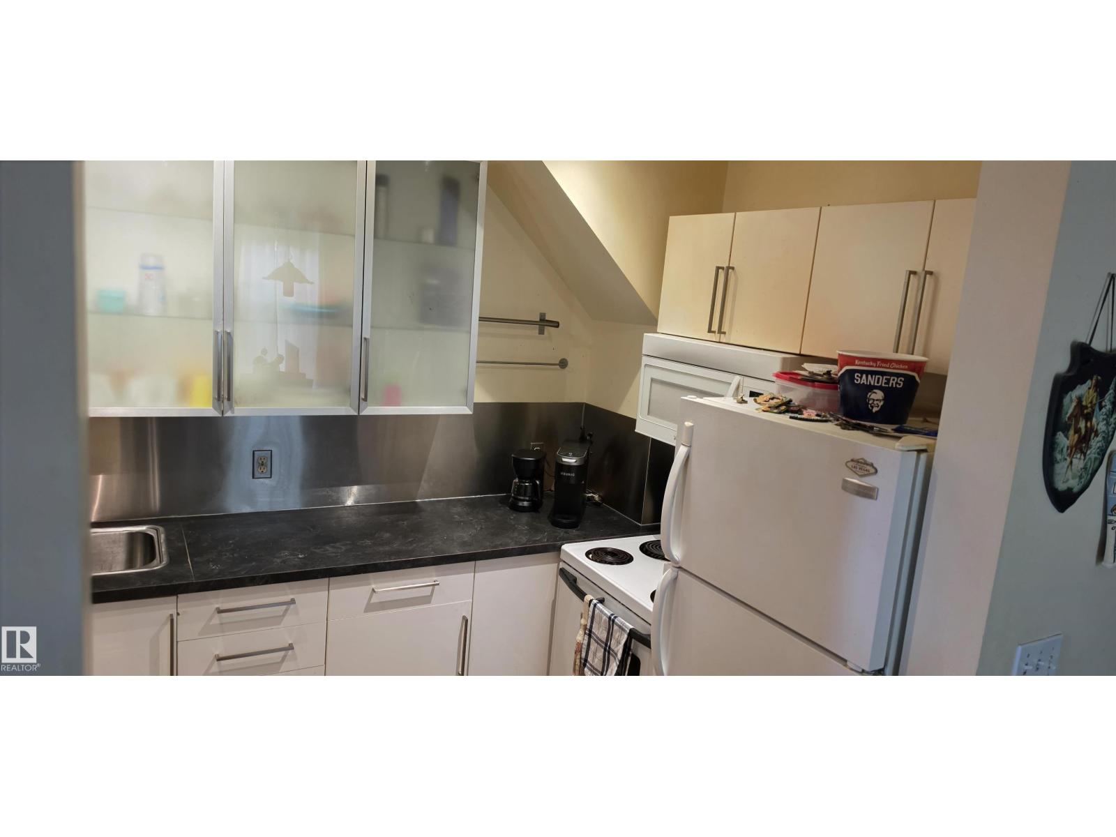 4612 47 AV — photo 14