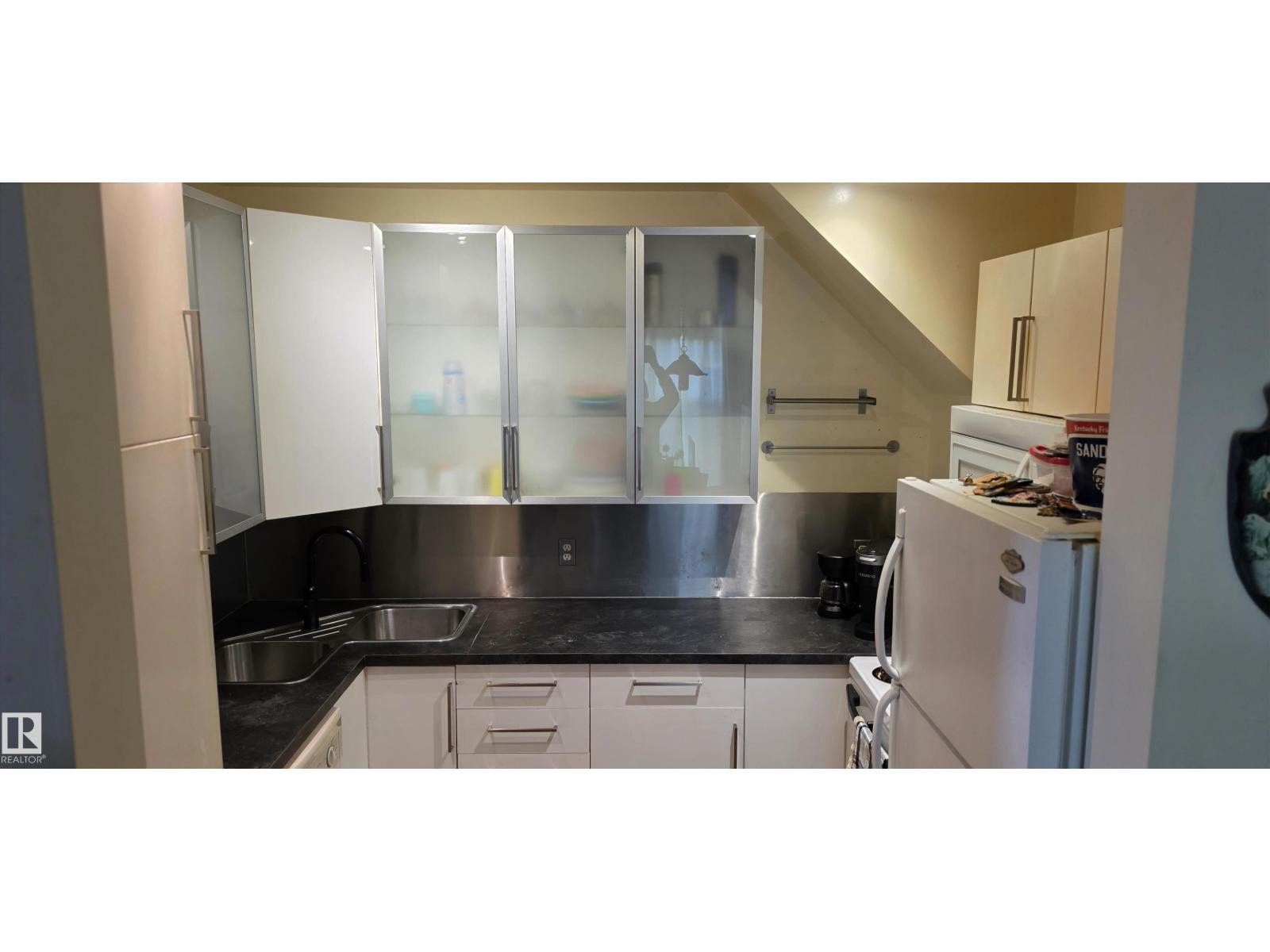 4612 47 AV — photo 15
